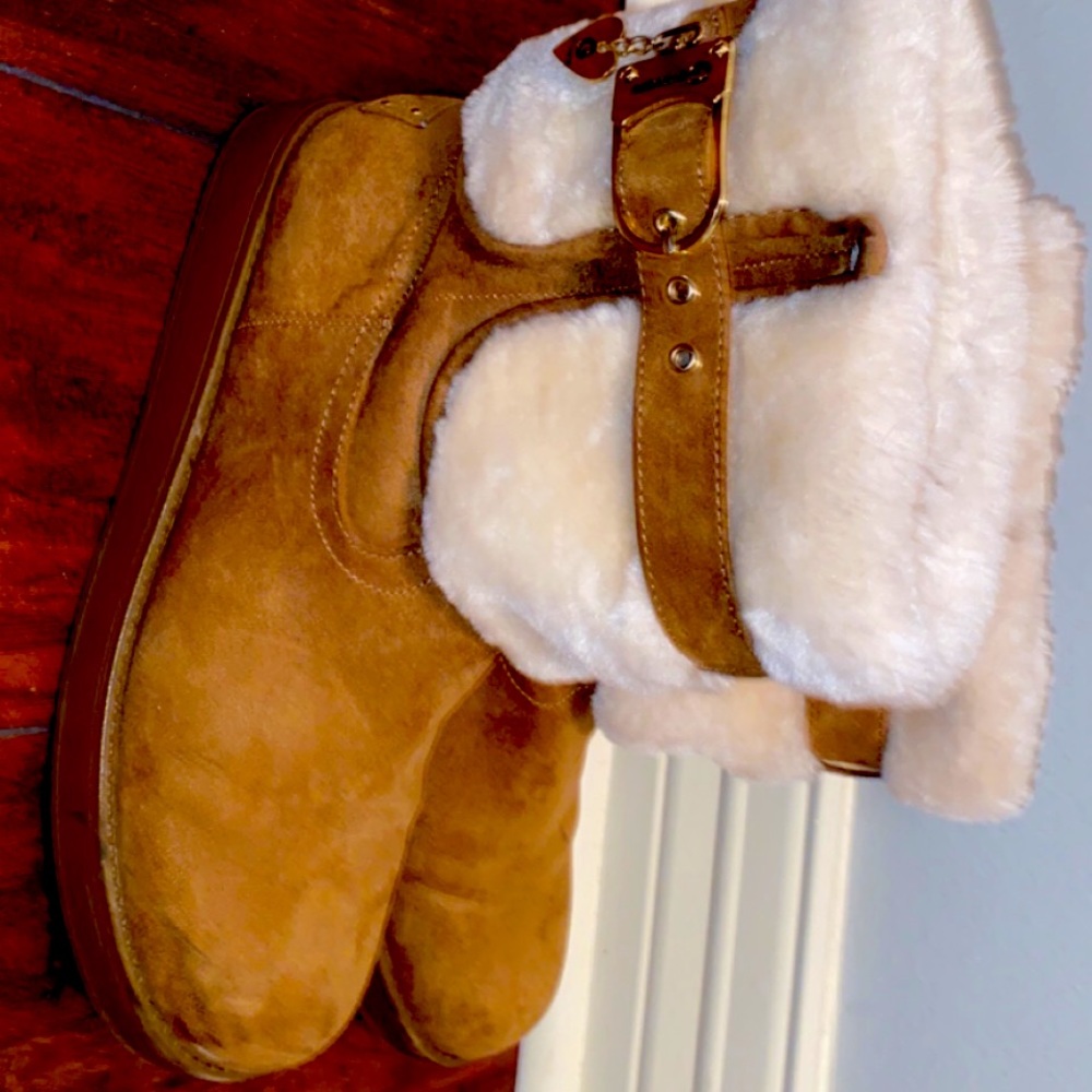 These boots are soft can get sweaty with no socks